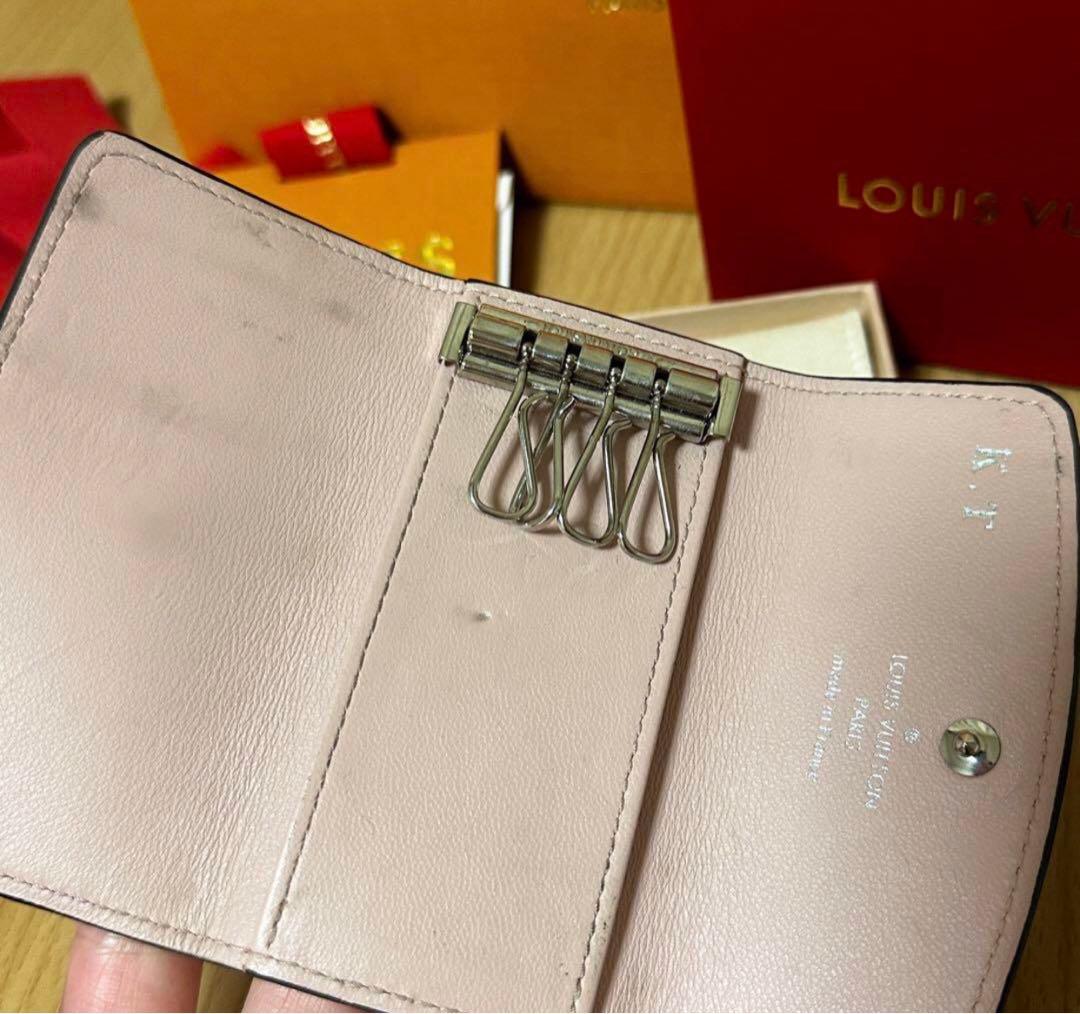 ルイヴィトン キーケース マヒナ　ミュルティクレ 4 ピンク