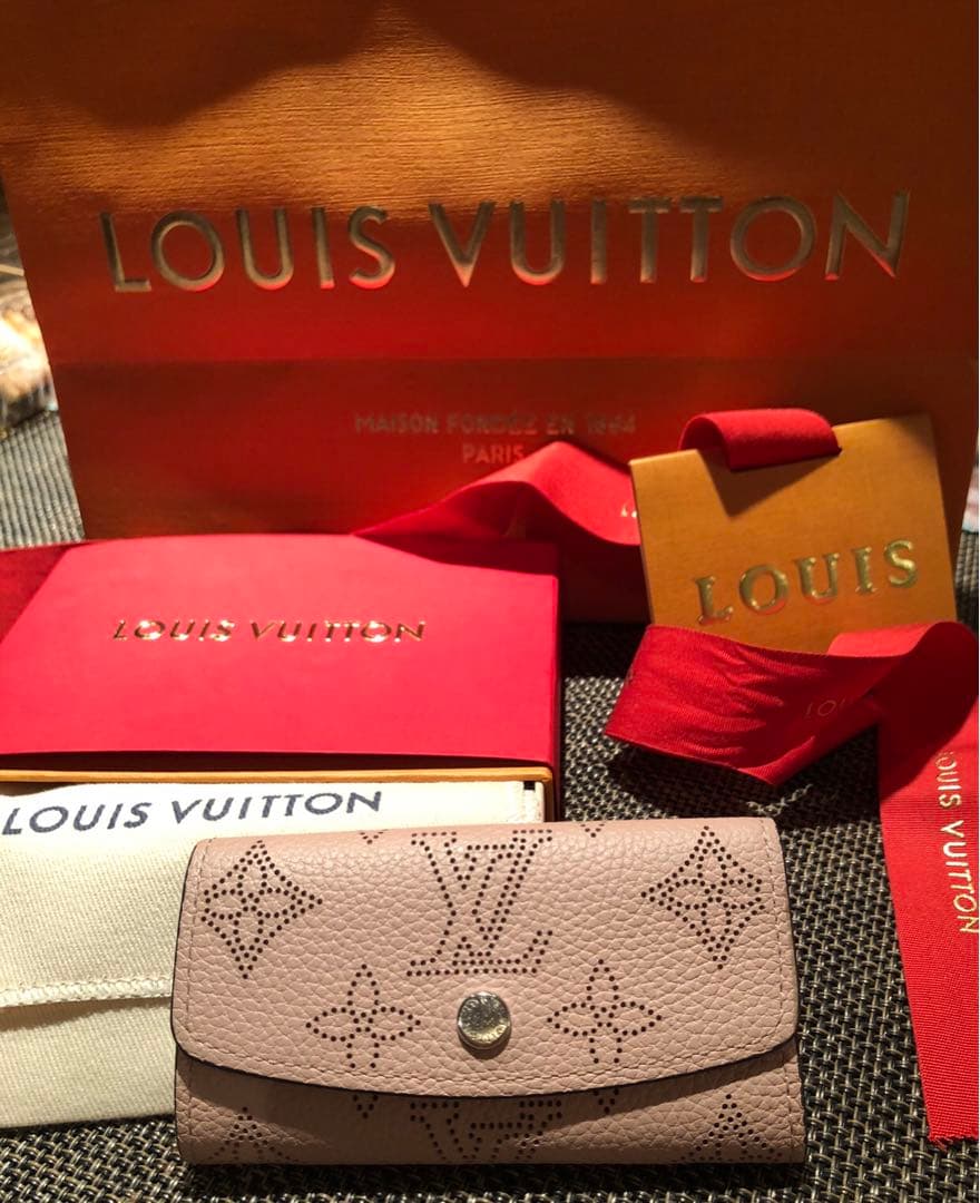 ルイヴィトン キーケース マヒナ　ミュルティクレ 4 ピンク