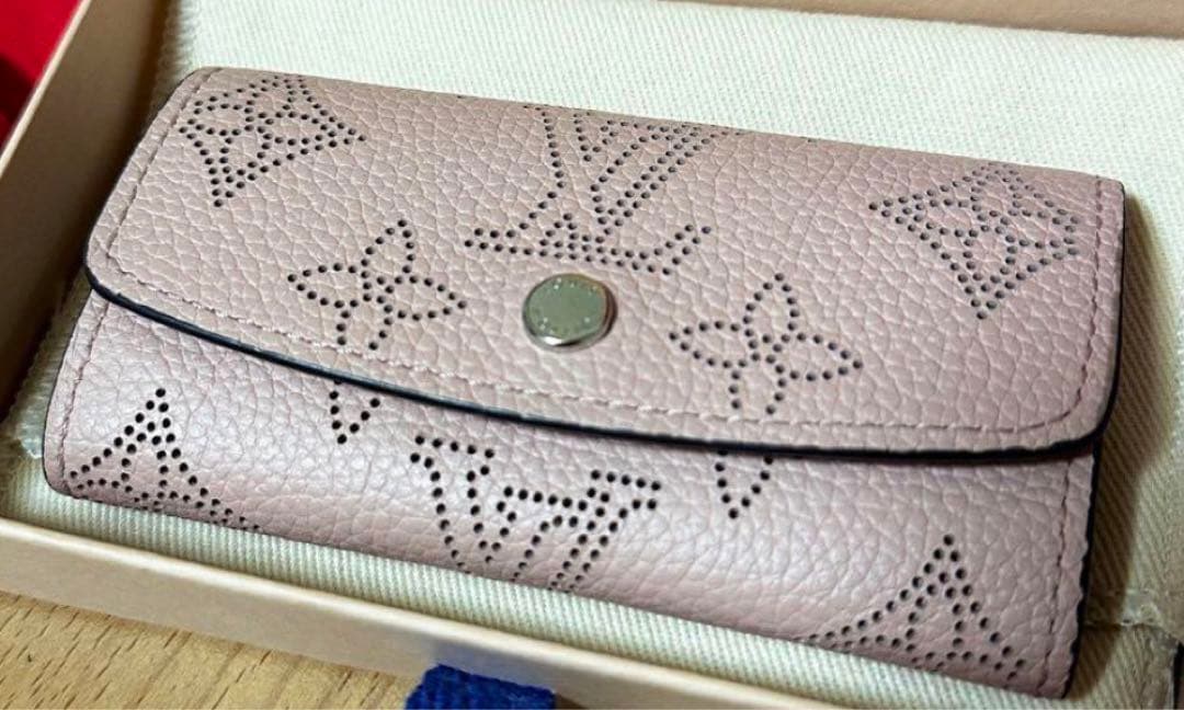 ルイヴィトン キーケース マヒナ　ミュルティクレ 4 ピンク