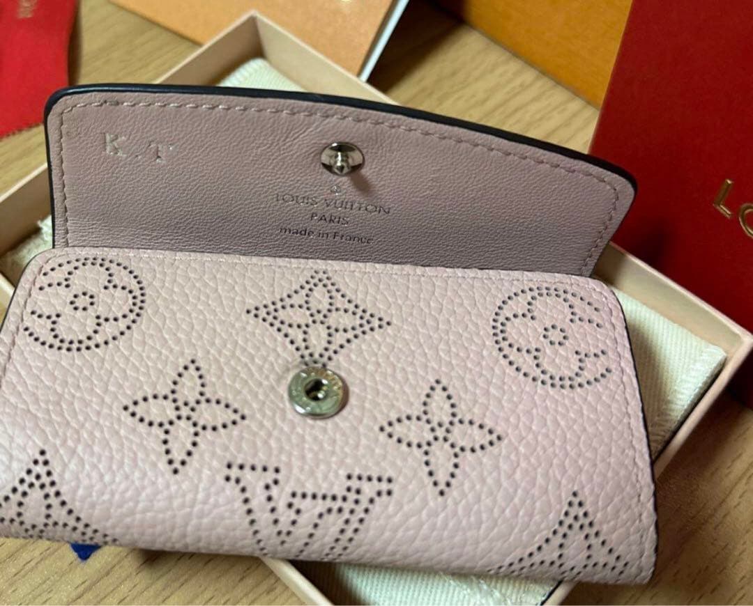 ルイヴィトン キーケース マヒナ　ミュルティクレ 4 ピンク