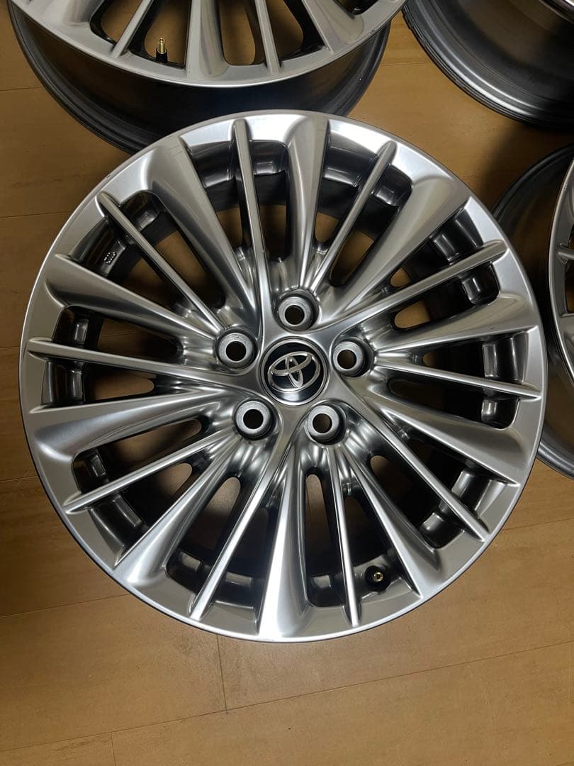 (ゆう)アルファード30系後期．純正ホイール17インチ．