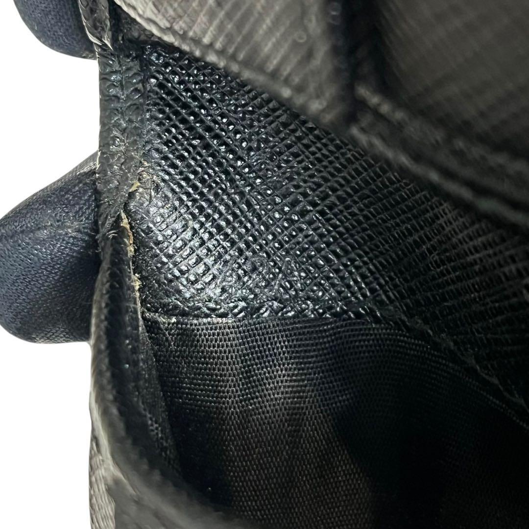 レア✨　PRADA プラダ　二つ折り財布 三角ロゴ サフィアーノ レザー　黒色