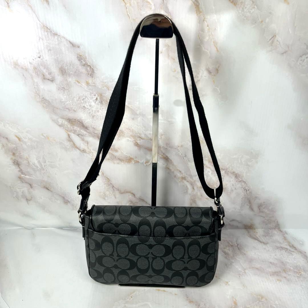 【未使用級】COACH ペイトン シグネチャー メッセンジャー ショルダーバッグ
