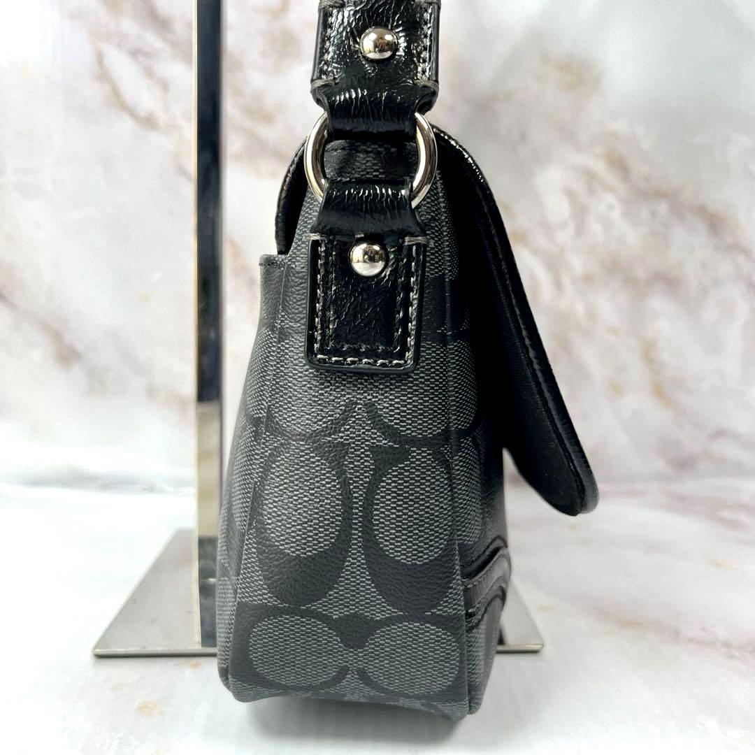 【未使用級】COACH ペイトン シグネチャー メッセンジャー ショルダーバッグ