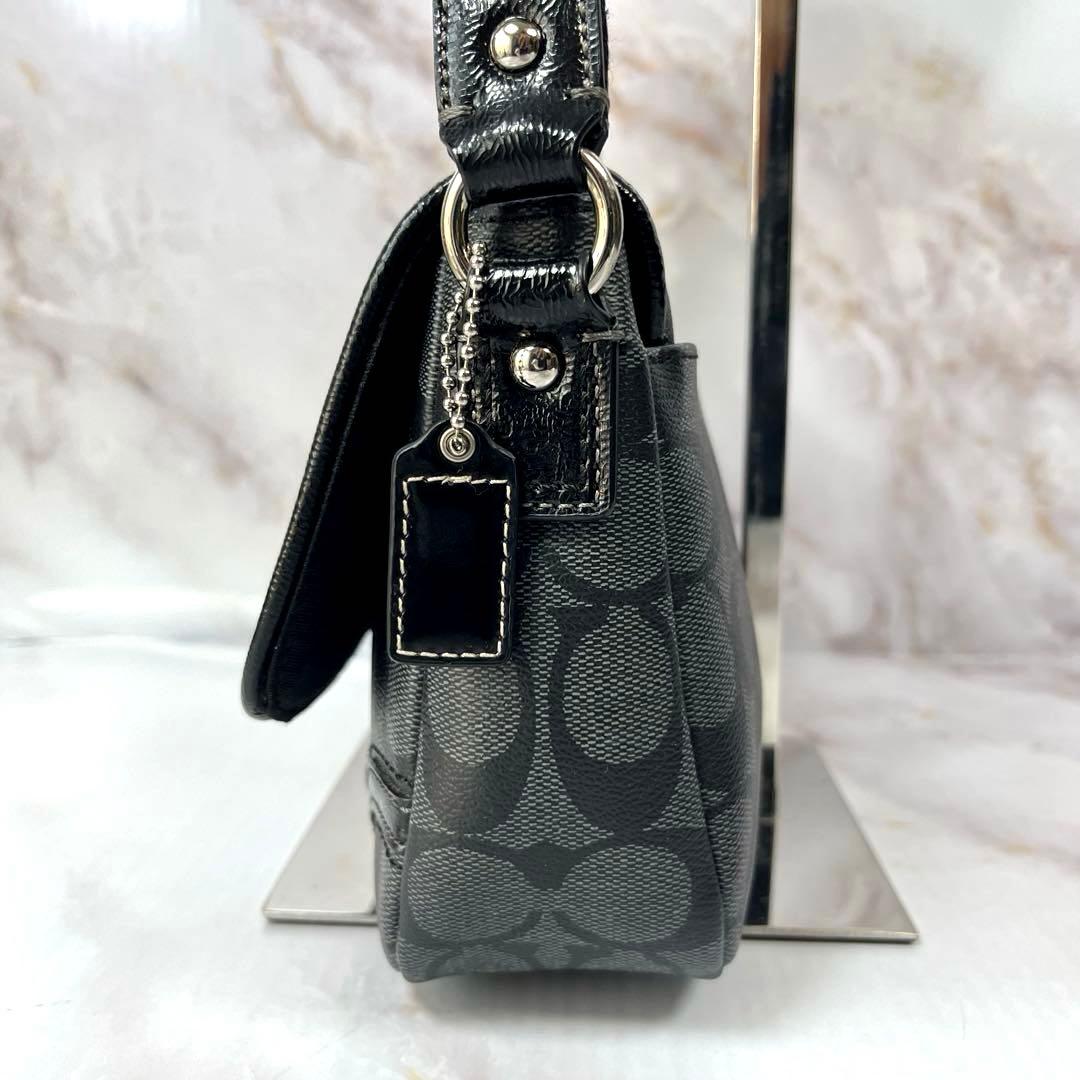 【未使用級】COACH ペイトン シグネチャー メッセンジャー ショルダーバッグ