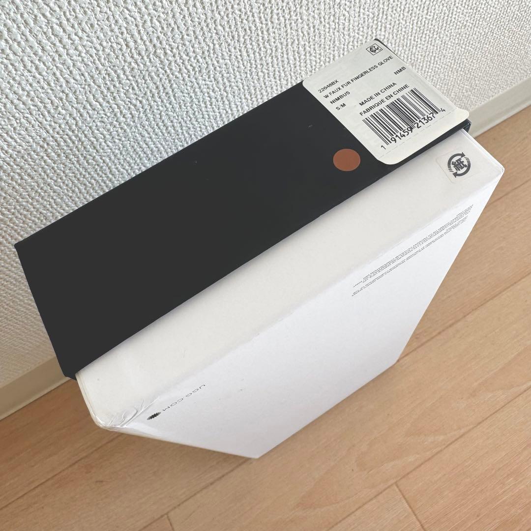 【新品 箱・タグ付き】 UGG ホワイト ファー 手袋 グローブ ストラップ付き