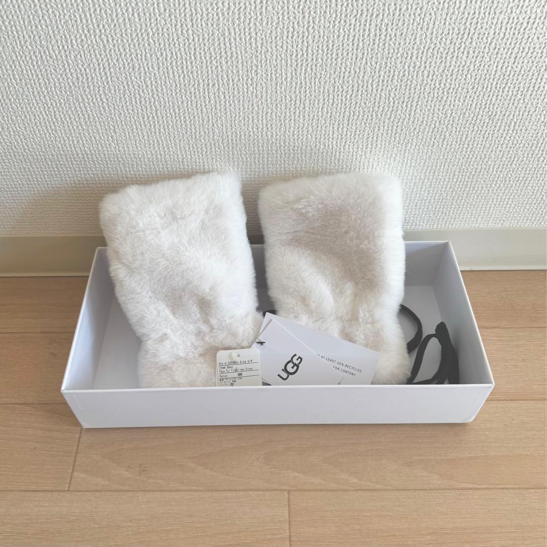 【新品 箱・タグ付き】 UGG ホワイト ファー 手袋 グローブ ストラップ付き