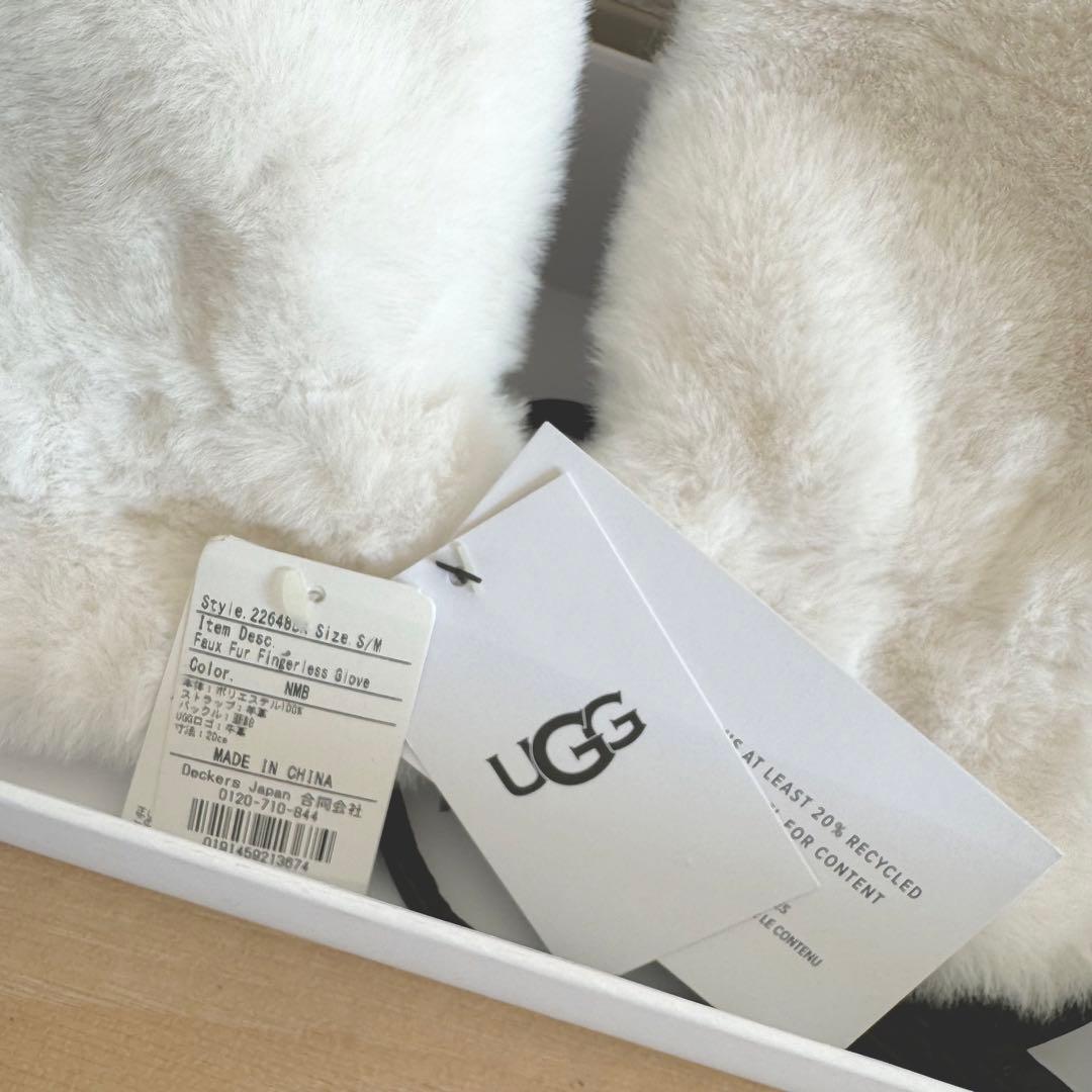 【新品 箱・タグ付き】 UGG ホワイト ファー 手袋 グローブ ストラップ付き