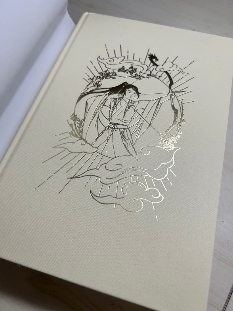 洋書 Daughter of the moon godness (Fairyloot)