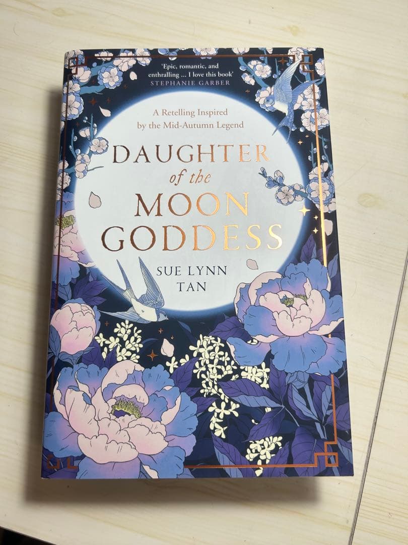 洋書 Daughter of the moon godness (Fairyloot)