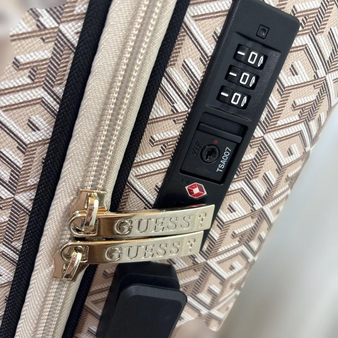 A*y様 GUESS 18インチ スーツケース（TSAロック付）