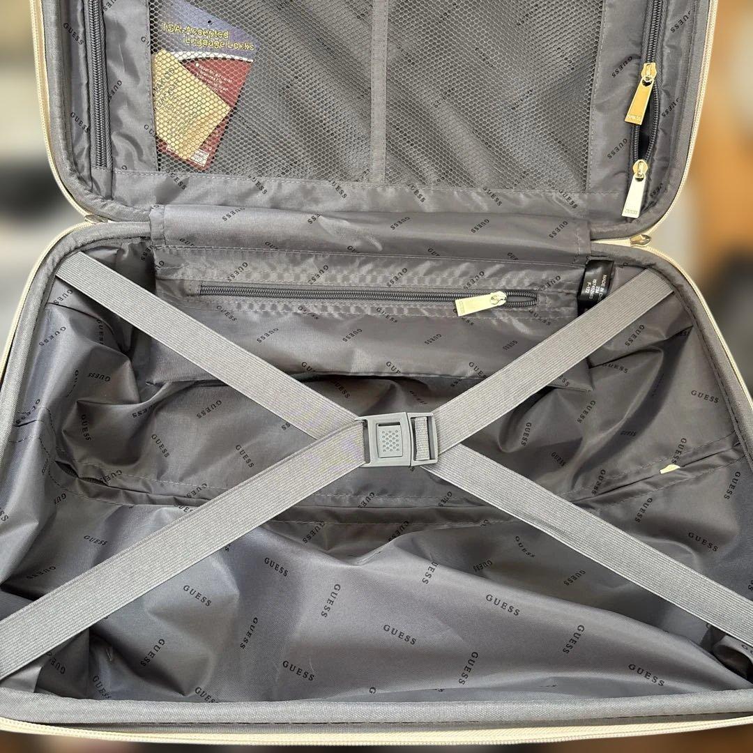 A*y様 GUESS 18インチ スーツケース（TSAロック付）