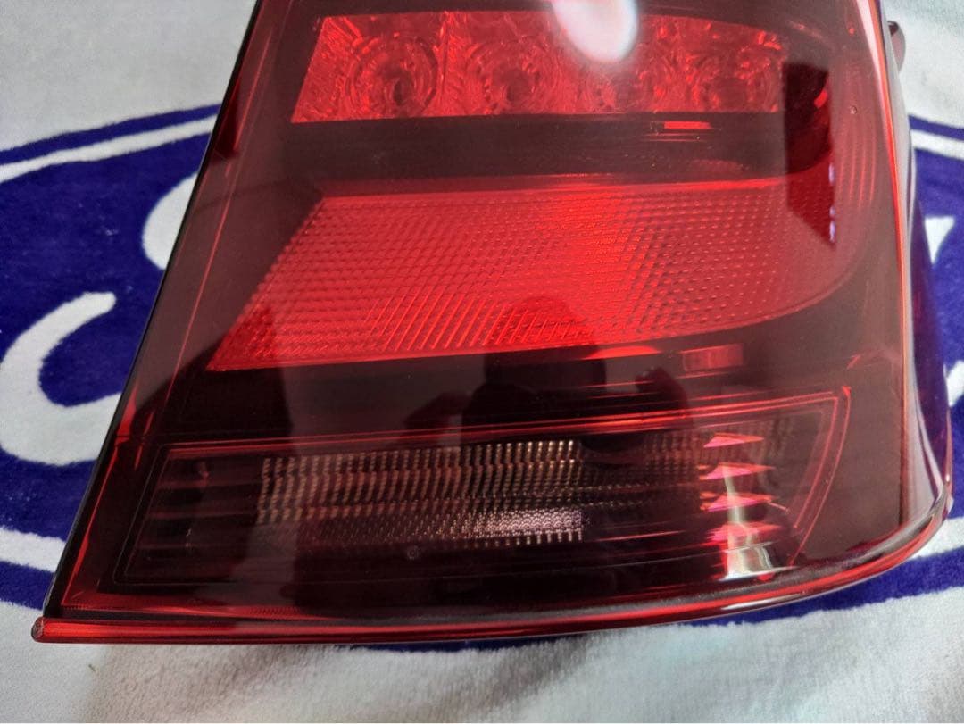 カローラ　アクシオ　WXB NZE161 右　テールライト