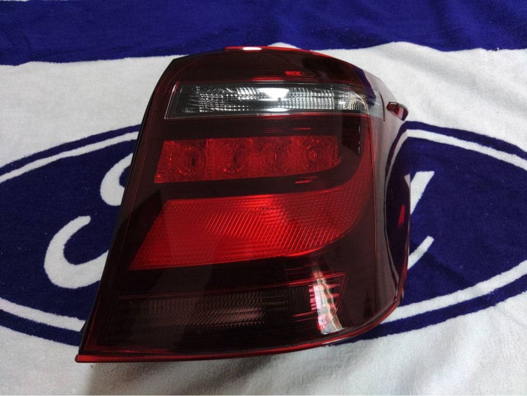 カローラ　アクシオ　WXB NZE161 右　テールライト