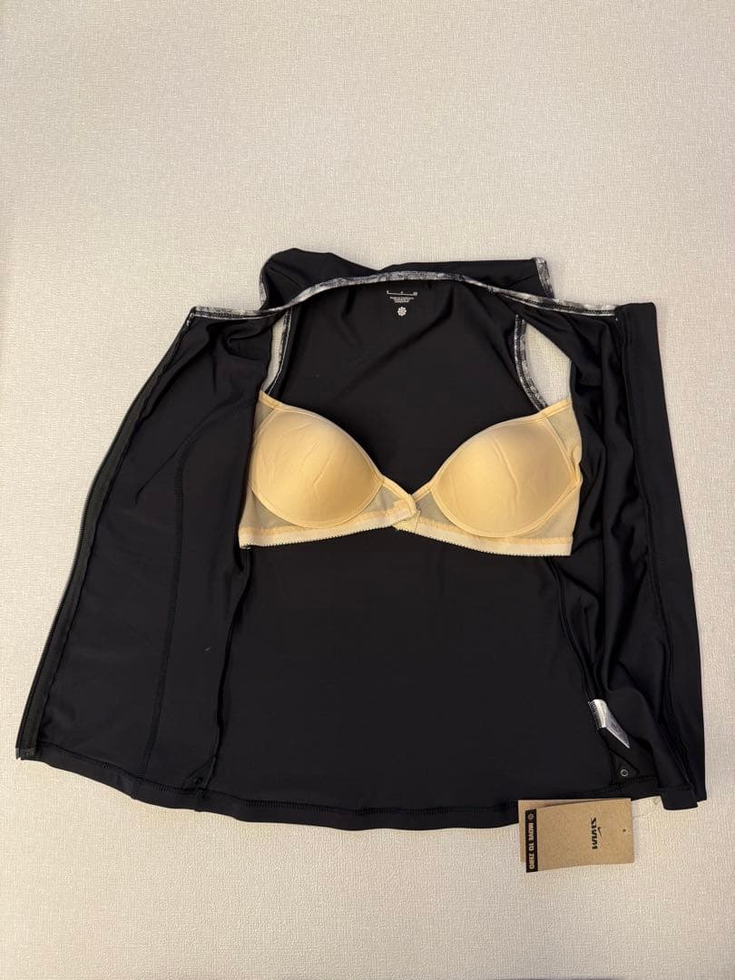 【新品未使用】Nike フィットネス水着 セパレート