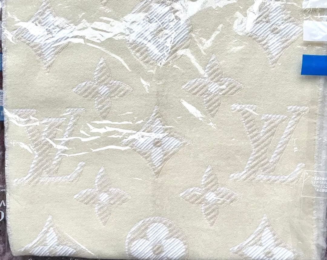 Louis Vuitton マフラー・LV エセンシャル シャイン