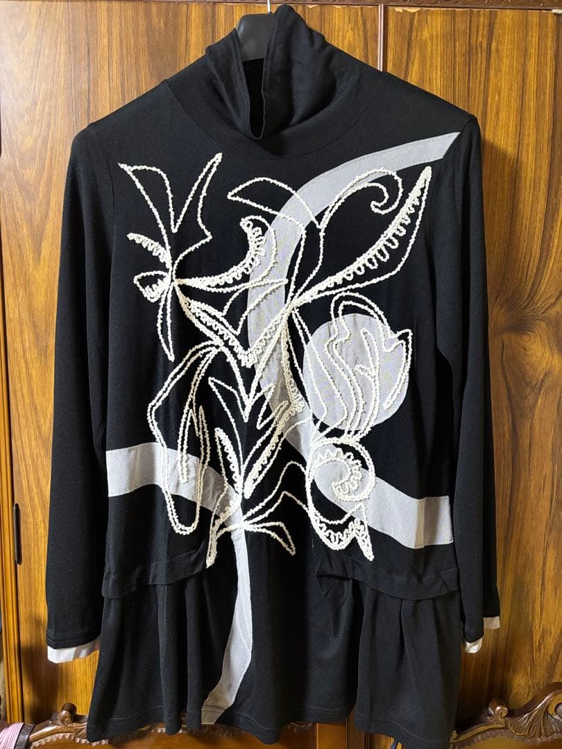 ☆センソユニコ　tbチュニック　黒にコード刺繍