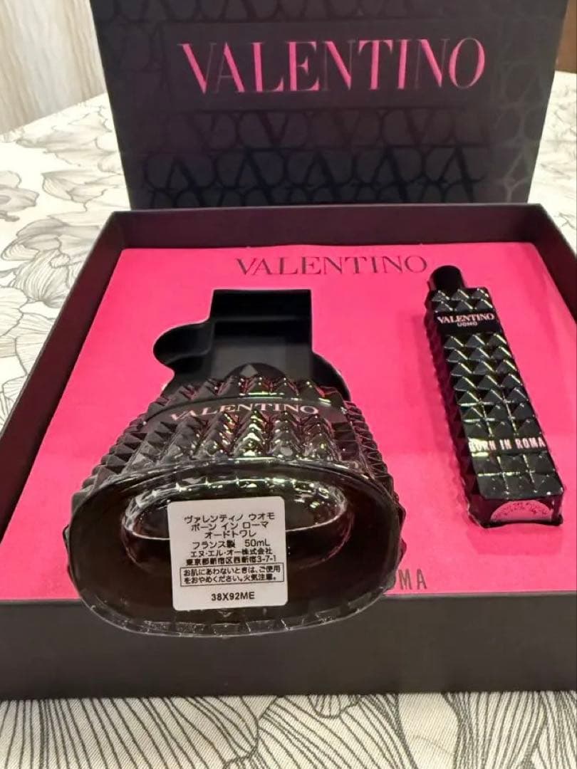 【ヴァレンティノ】ウオモ ボーン イン ローマ オードトワレ　ギフトセット