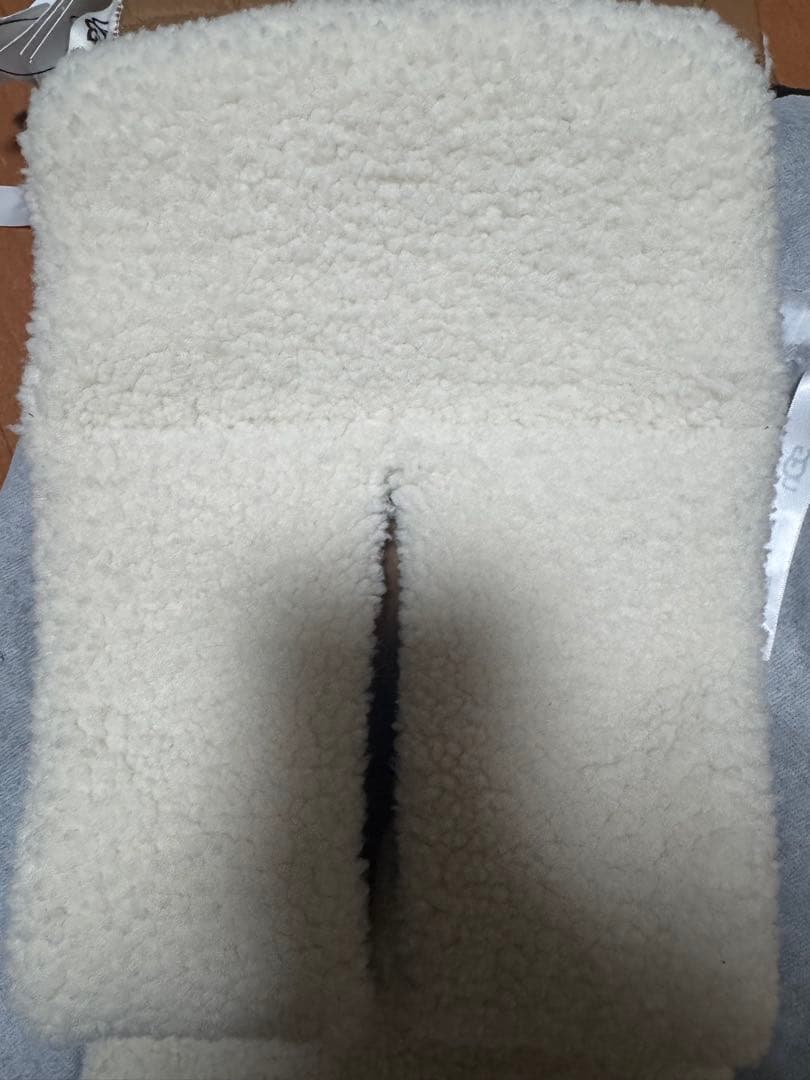 最終値下げ完売品UGG FLUFF REV SCARF チェスナット OS