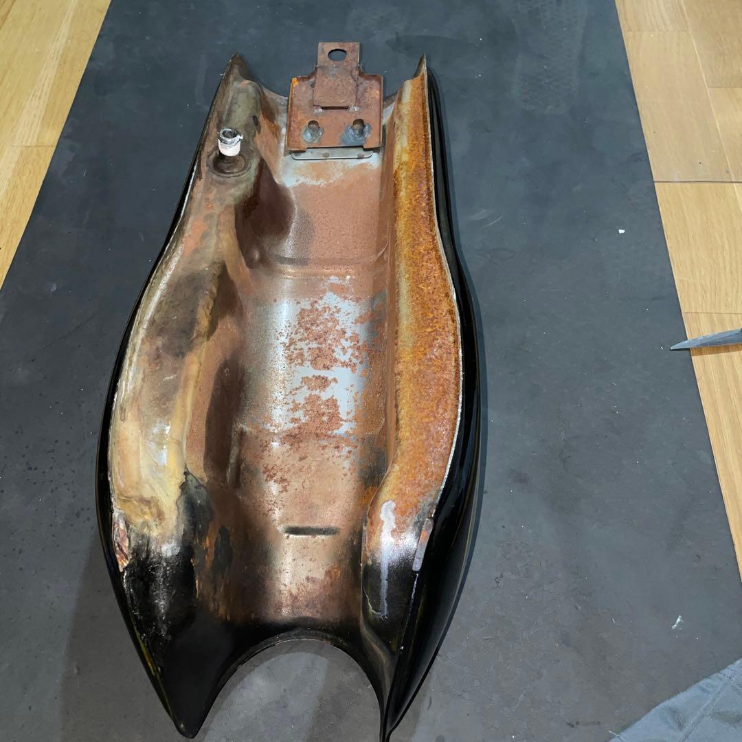 sr400 タンク　キャップなし