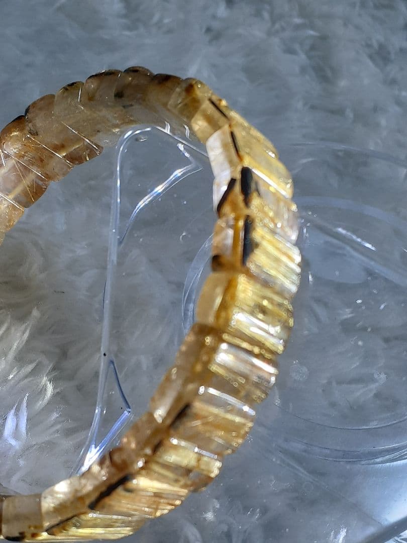 天然石　　ルチルクォーツ　バングル　ヘマタイト入り