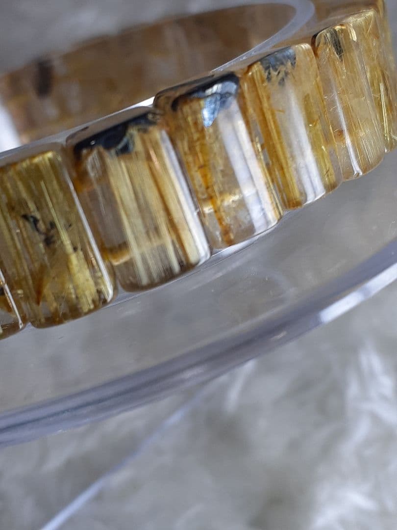 天然石　　ルチルクォーツ　バングル　ヘマタイト入り