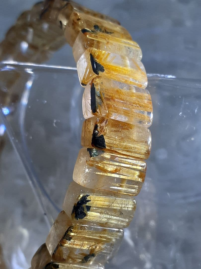 天然石　　ルチルクォーツ　バングル　ヘマタイト入り