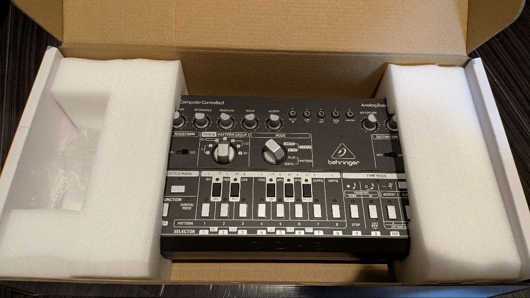 Behringer TD-3-BK アナログシンセサイザー