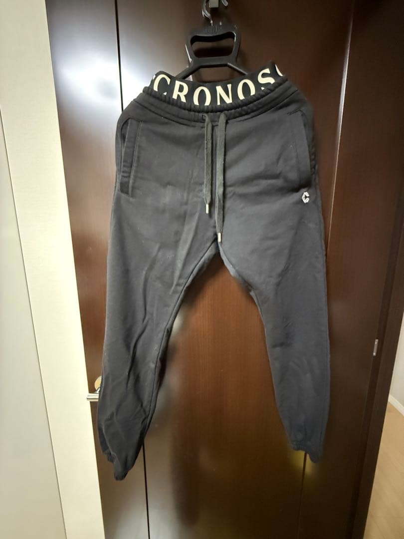 CRONOS ブラック フード付きパーカーとジョガーパンツセット