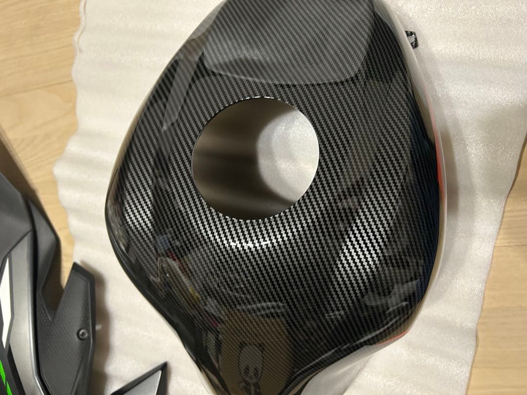 zx4r タンクカバー カーボンファイバー カウル 赤アクセント
