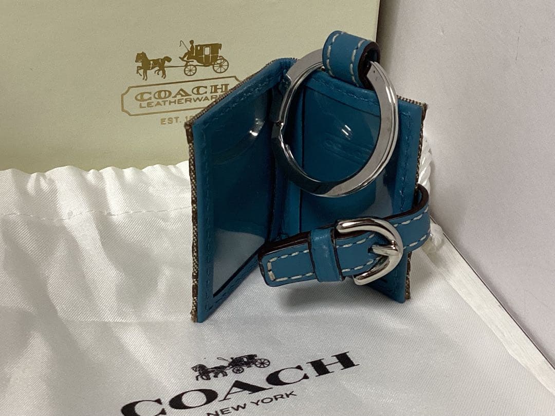 箱付未使用美品コーチCOACH キーリング ブラウン ブルー写真入手帳型チャーム