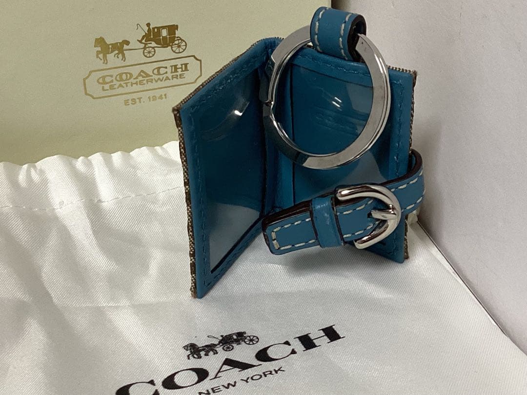 箱付未使用美品コーチCOACH キーリング ブラウン ブルー写真入手帳型チャーム