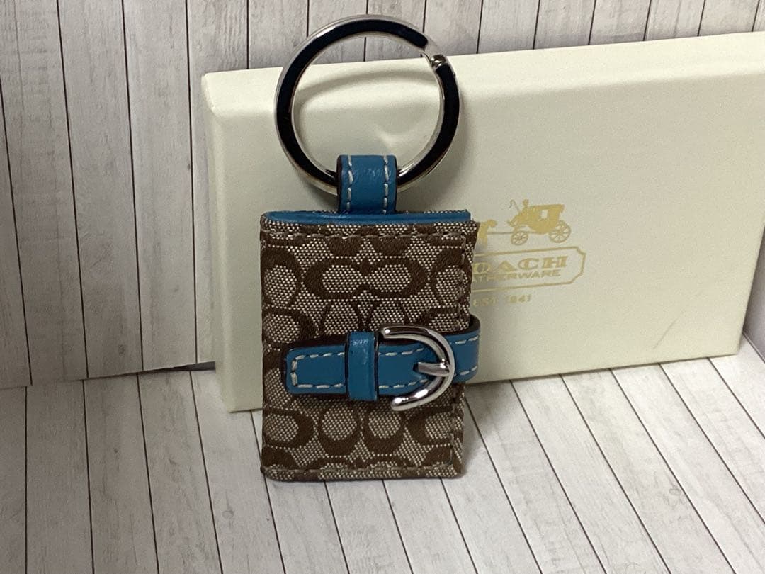 箱付未使用美品コーチCOACH キーリング ブラウン ブルー写真入手帳型チャーム
