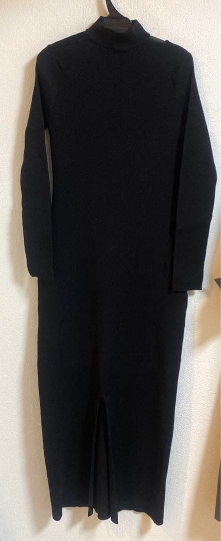 アニュアンス　デザインネックナローニットワンピース