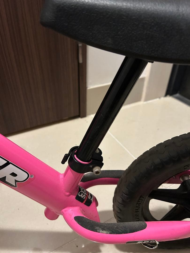 ストライダー ピンク12インチ バランスバイク キックバイク スタンド付き