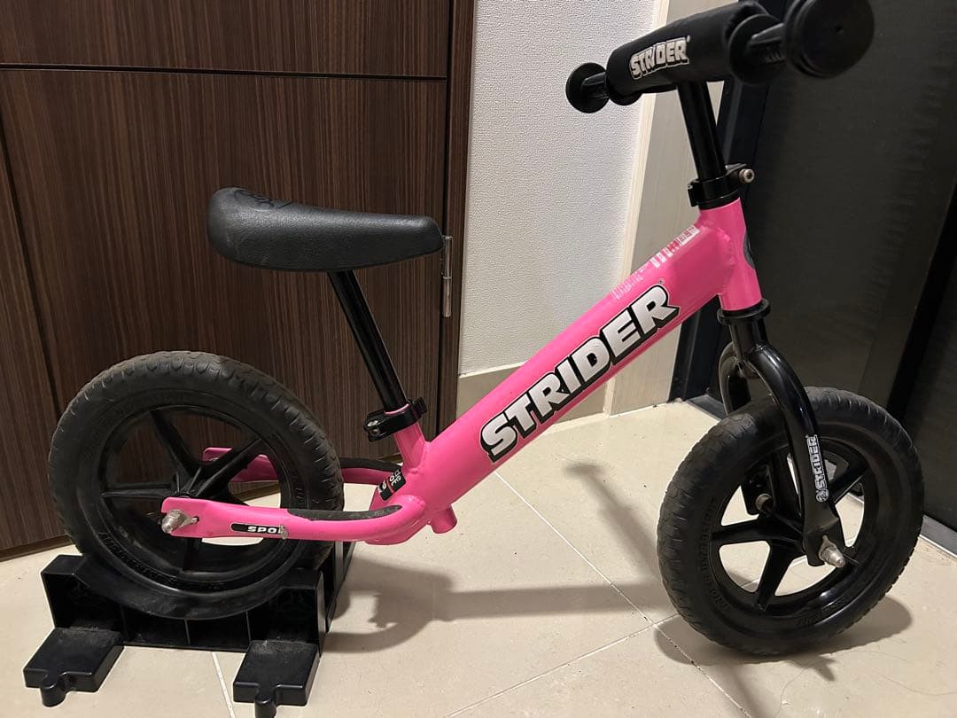 ストライダー ピンク12インチ バランスバイク キックバイク スタンド付き