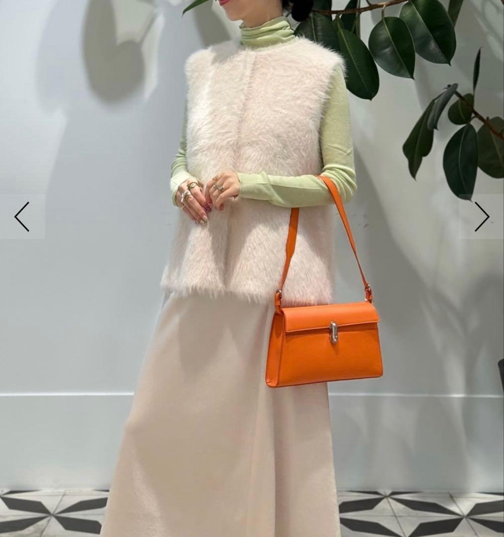 トゥモローランド　　フェザーヤーン ペプラムベスト　新品　タグ付　人気完売品