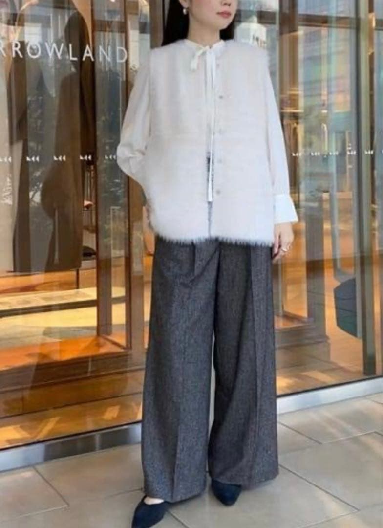 トゥモローランド　　フェザーヤーン ペプラムベスト　新品　タグ付　人気完売品