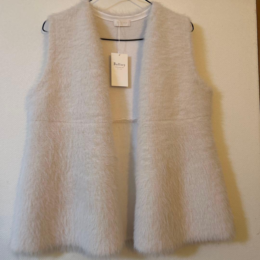 トゥモローランド　　フェザーヤーン ペプラムベスト　新品　タグ付　人気完売品