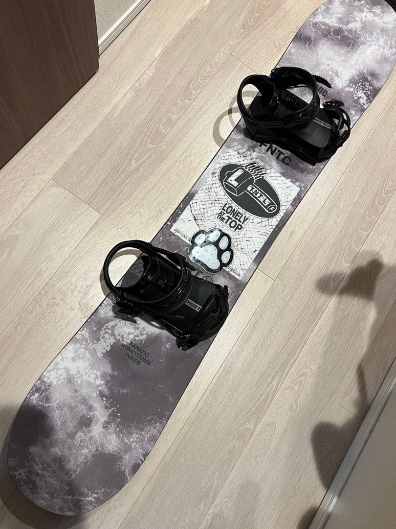 【美品】FNTCスノーボード　SALOMONビンディング付※2025年12月購入