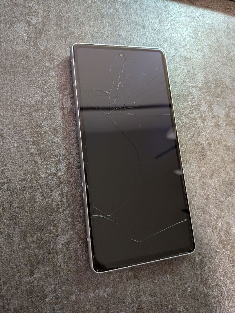 Google Pixel 7a ホワイト 画面にひびあり 128GB