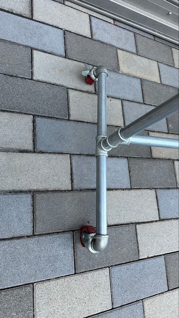 ガス管　ハンガーポール　パイプハンガー　　キャスター付き　ハンガーラック　中古