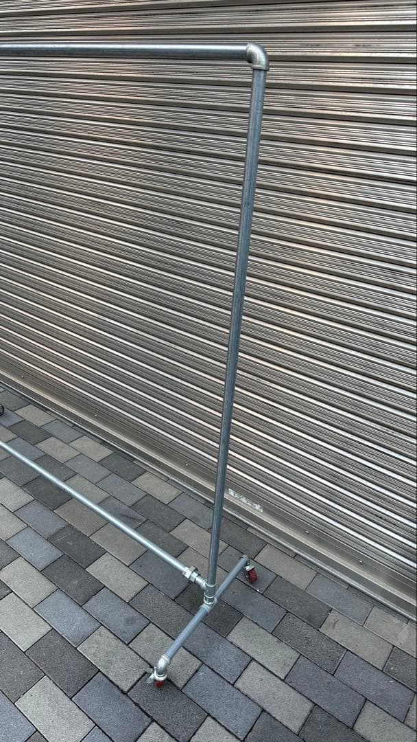 ガス管　ハンガーポール　パイプハンガー　　キャスター付き　ハンガーラック　中古