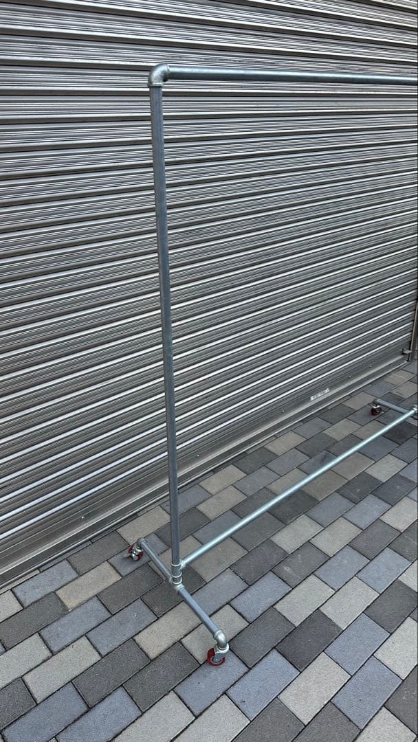 ガス管　ハンガーポール　パイプハンガー　　キャスター付き　ハンガーラック　中古