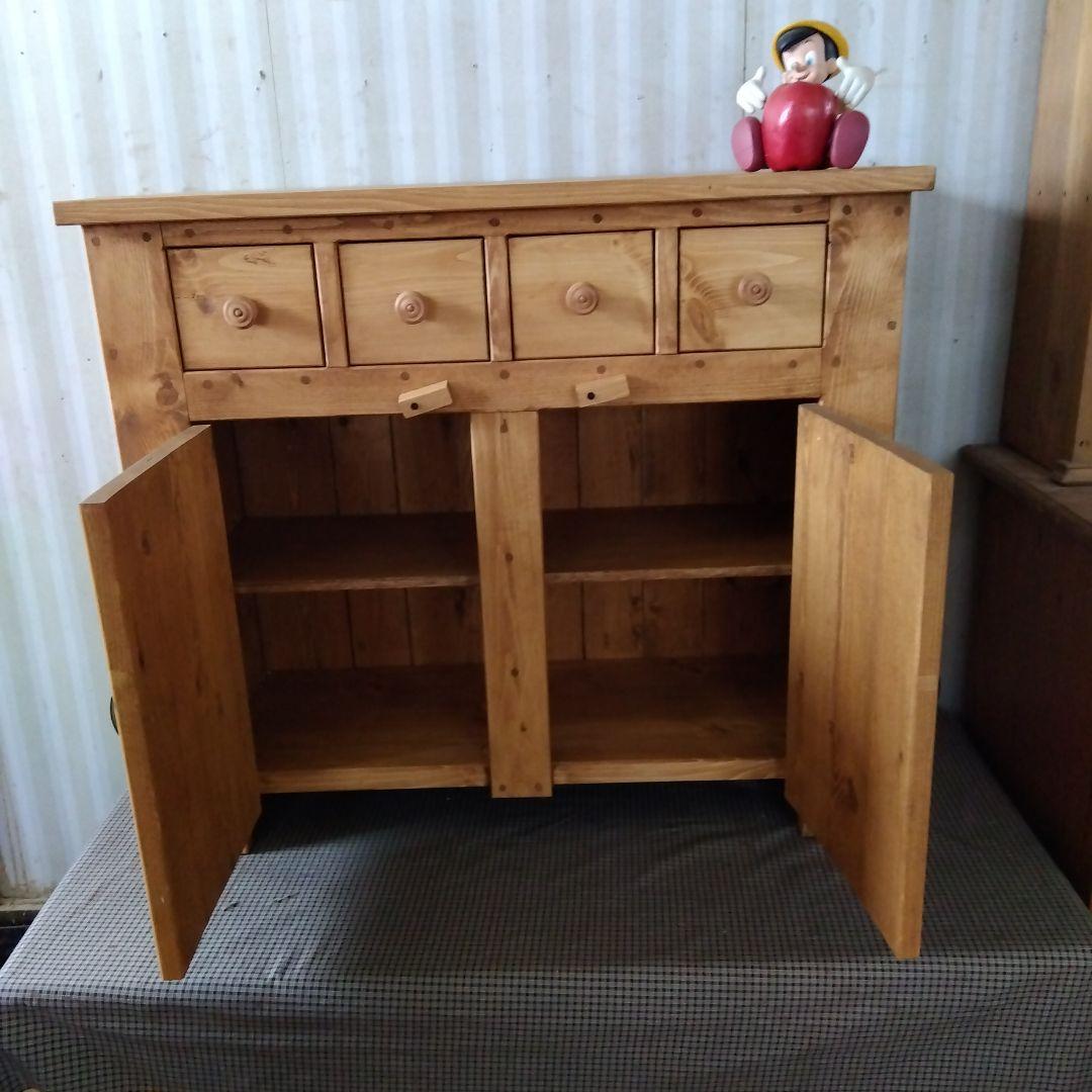 ナチュラルウッドの木製キャビネット(RoRo)