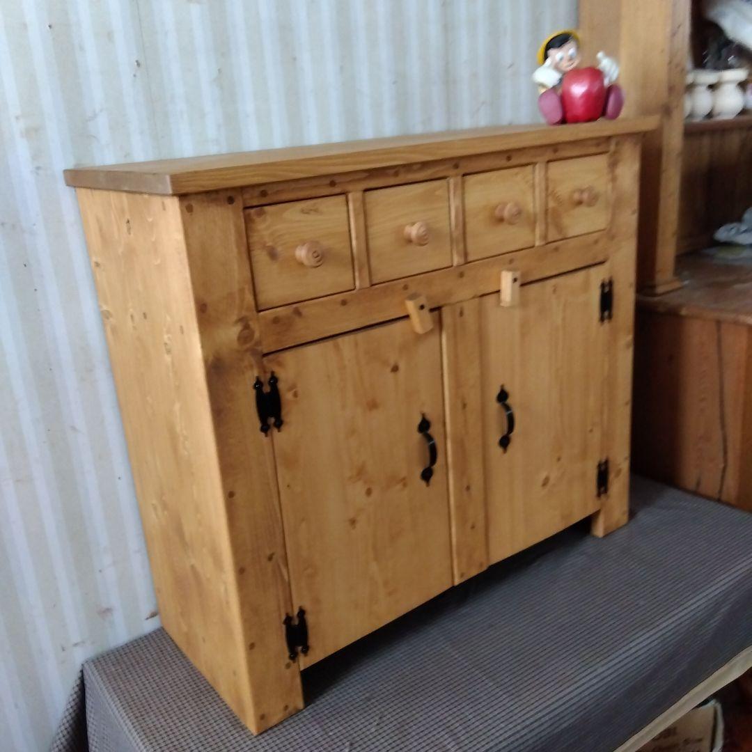 ナチュラルウッドの木製キャビネット(RoRo)