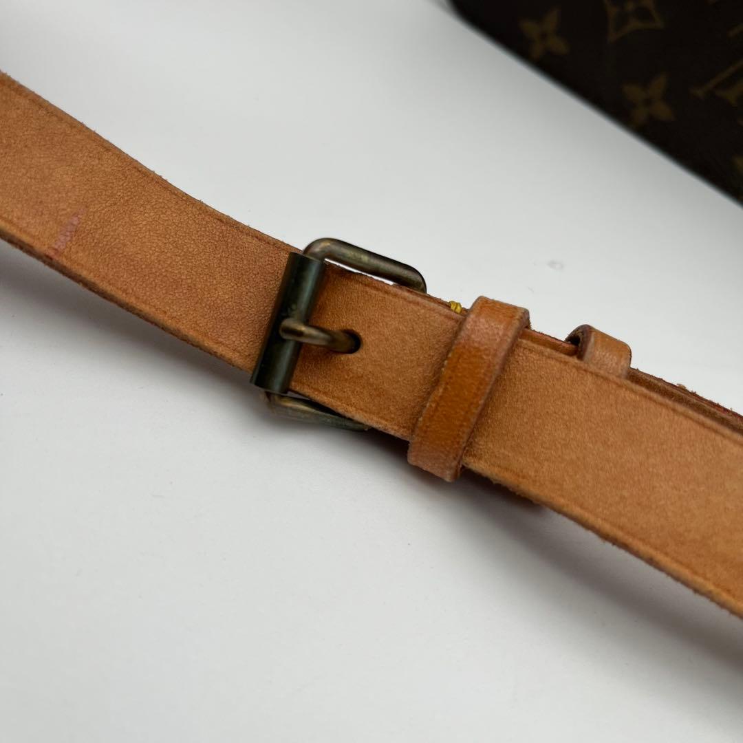 Louis Vuitton モノグラム カルトシエール