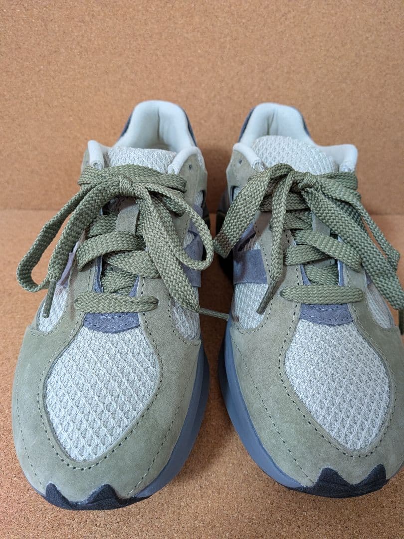 new balanceワープドランナー24.5Dオリーブ　レディース