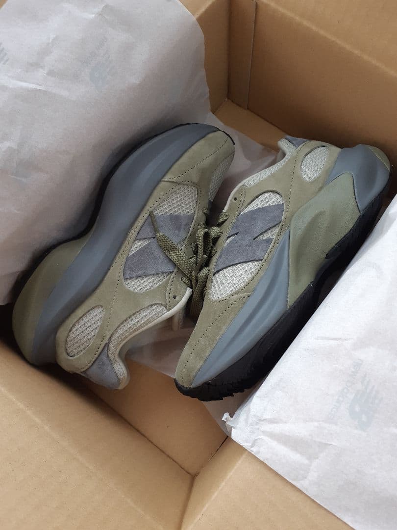 new balanceワープドランナー24.5Dオリーブ　レディース