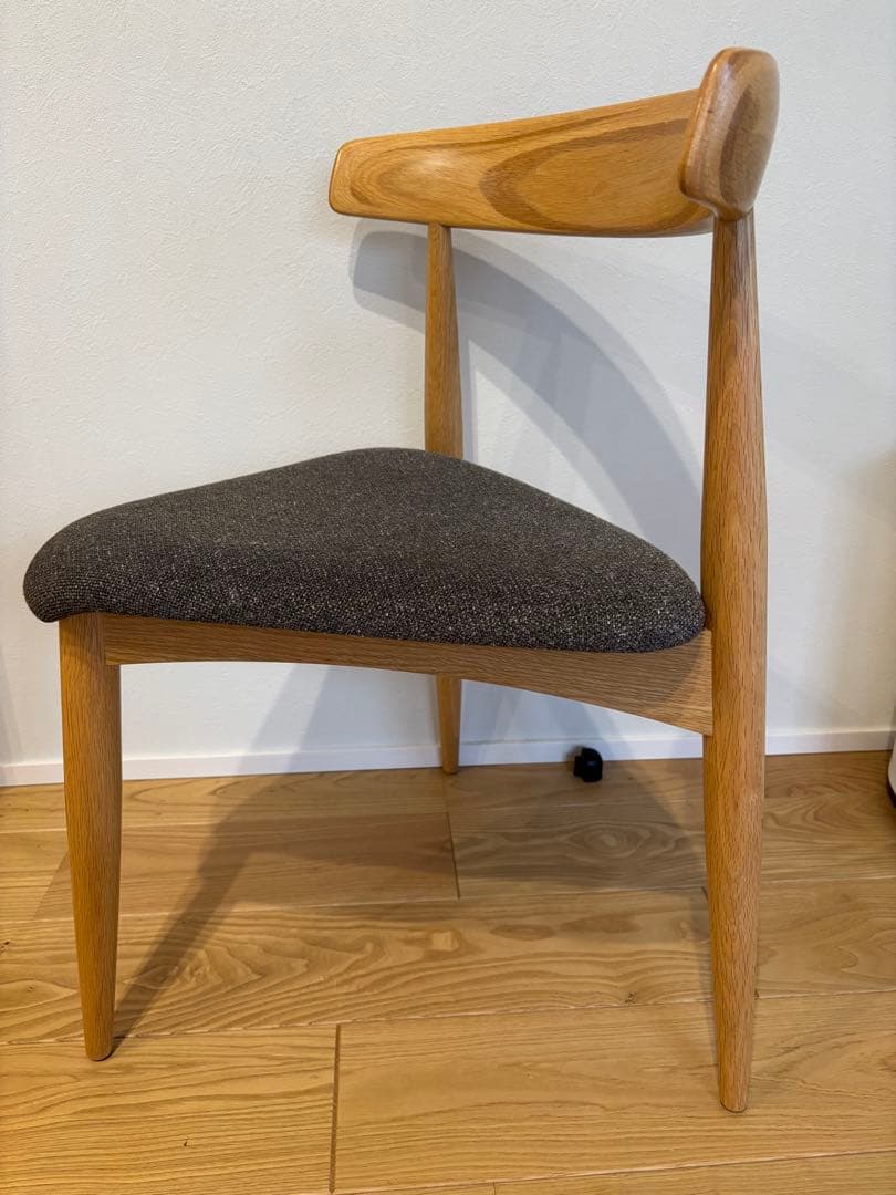 トライレッグチェア センプレ　SEMPRE ダイニングチェア